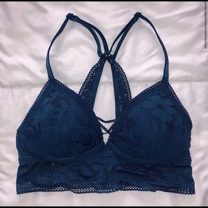 2 VS lace bralettes 🕊